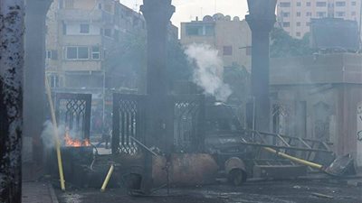 طلاب الاخوان يستخدمون مكبر مسجد المدينة الجامعية للهتاف ضد السيسي