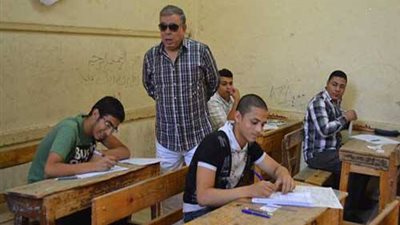 منصور يتفقد أمتحانات جامعة جنوب الوادي