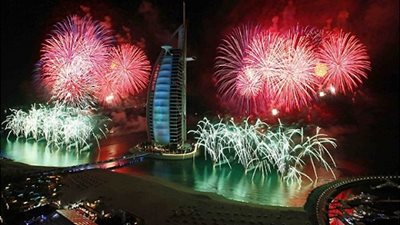 دبي تبهر العالم بالالعاب النارية في رأس السنة