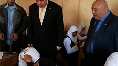 عبالعليم ..تواجد امني مكثف امام لجان الابتدائية بمناطق الخلافات الثأرية بقنا