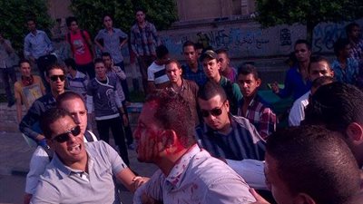 مشادات كلامية بين طلاب الاخوان والمؤيدين للسيسي بجامعة القاهرة