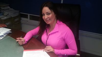 نيرمين الفقى توقع لـ 