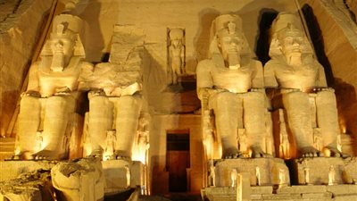 مواطن يحتفظ بمتحف آثار بمنزله بالجيزة يتكون من1524 قطعة اثرية