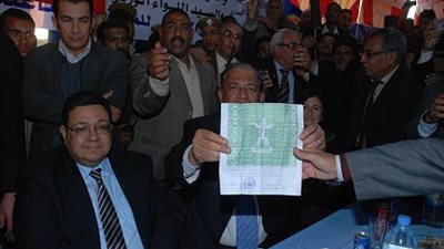 مواطن يعلن عن تسمية مولودة (السيسي) اثناء مؤتمر جماهري باسيوط