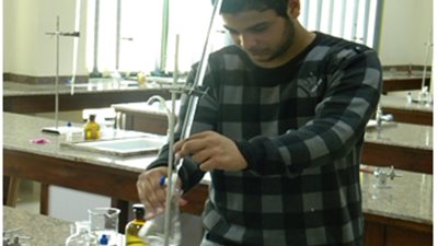 علوم القاهرة تمنع دخول الاساتذة  معمل الكيمياء إلا بتصريح بسبب المواد المفجرة