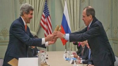 كيري يهدي لافروف 