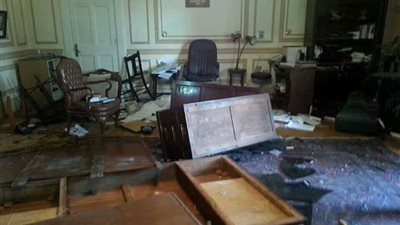 رئيس جامعة القاهرة يؤكد إصابة ابنه في اشتباكات بين الامن وطلاب الإخوان