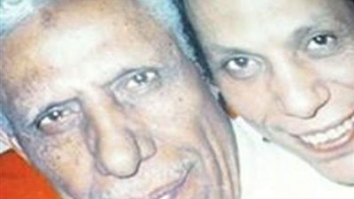 صورة نادرة للفنان عادل امام  مع والده