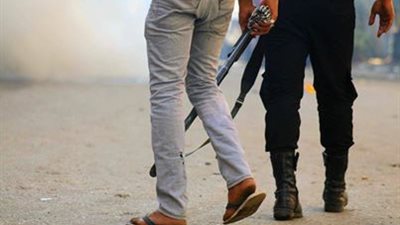 الامن يلقي القبض علي طالب بالهرم يحمل كرتونتي متفجرات وملوتوف