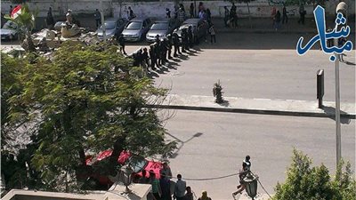 طلاب الاخوان بجامعة أسيوط يوزعون منشورات في الحرم الجامعي