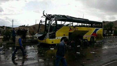 مقتل 3 وإصابة 14 سائحا في انفجار اتوبيس سياحي بمنفذ طابا الحدودي جنوبي سيناء