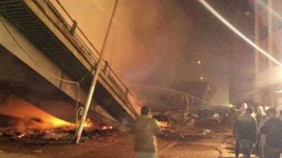 أوناش كبيرة الحجم لرفع حطام  انهيار كوبرى الشيخ منصور بالمرج