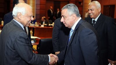 ابتسامات متبادلة ومصافحة حارة بين الببلاوي وابوالنصر ..ما السبب