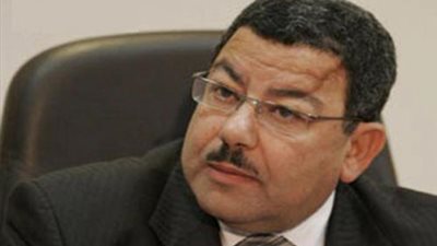جامعة القاهرة توقف سيف عبد الفتاح 3 شهور عن العمل