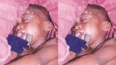 اب يقتل طفله بوضع قفل علي فمه لمنعه من البكاء