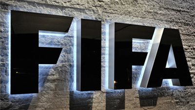 بالفيديو ..الفيفا يهدد بتجميد النشاط الرياضي في مصر ..لهذه الاسباب