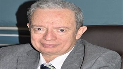 عيسي: طالبنا المالية بمنح العاملين  بالجامعات زيادة بنسبة 128%