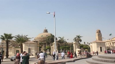 هدوء بجامعة القاهرة..وسط غياب لقوات الأمن ...وحضور نسبى للطلاب