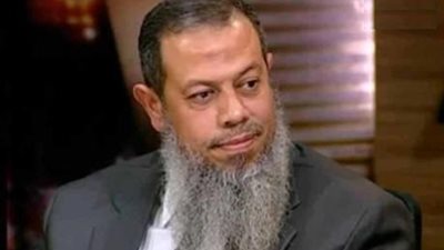 شردي يجبر قيادى بحزب النور على الوقوف للسلام الجمهورى .. على الهواء