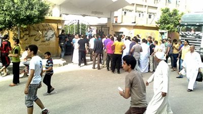 القبض علي ولي أمر حاول إداخل ابنه المفصول المدرسة بالقوة في الفيوم