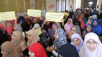 مسيرة للطالبات المنتميات لتنظيم جماعة الإخوان الإرهابية بكلية الدراسات الإسلامية بدمنهور