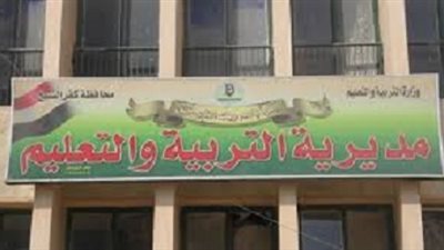 شابين يعتدون على معلم تربية رياضية بمدرسة الصافية الإعدادية كفر الشيخ
