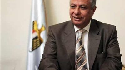 أبو النصر يلتقى معلمى مدرسة 6 اكتوبر بعد إهانة ولى أمر للمعلمين