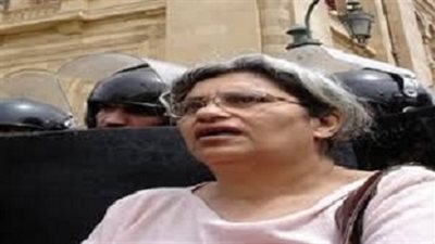 ليلي سويف تنضم لمسيرة الإخوان بجامعة القاهرة