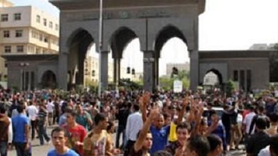 طلاب الاخوان بجامعة الأزهر يختطفون فرد أمن بعد الاعتداء عليه