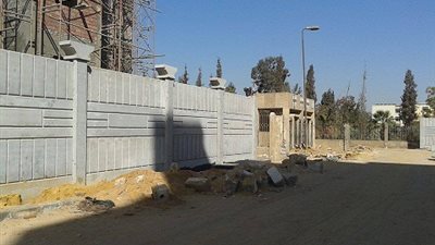 أمن الأزهر يعثر علي ادوات حفر يستخدمها الطلاب في نقب السور  بين الجامعة والمدينة الجامعية