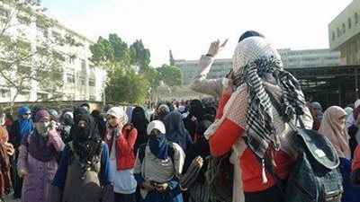 كر وفر بين طالبات الإخوان وقوات الامن بشارع الطيران