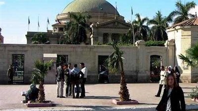 تشديدات امنية على بوابات جامعة القاهرة تحسبا لاى اعمال شغب من طلاب الإخوان