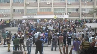 طلاب جماعة الإخوان الارهابية يقتحمون المبنى الإداري لجامعة أسيوط