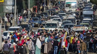 طلاب الاخوان يقطعون طريق خليفة المأمون ويشعلون إطارات السيارات