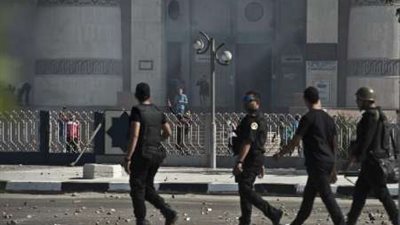 قوات الأمن بعد فض تظاهرات طلاب الإخوان بالمنصورة..