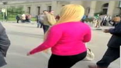 رئيس جامعة القاهرة: يعتذر عن تصريحاته بشان ملابس الطالبة صاحبة واقعة التحرش
