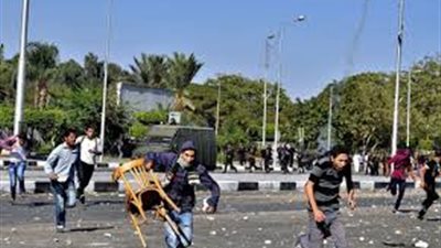 مواجهات عنيفة بين طلاب إخوان أسيوط والأمن امام الجامعة