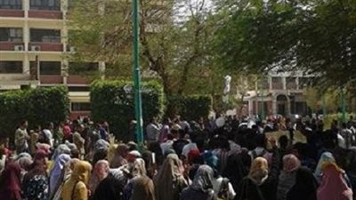 مظاهرة لطلاب الإخوان بجامعة سوهاج للتنديد بالجيش والشرطة