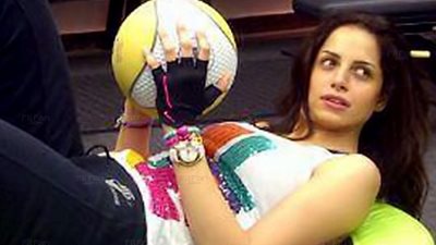 أسرار رشاقة آمال ماهر تبوح بها على فيس بوك