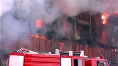 السيطرة على حريقين بمصنعين للمنتجات الورقية والمنسوجات بالعاشر من رمضان