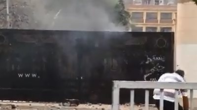 بالفيديو..طلاب الإخوان يشعلون النيران فى جامعة عين شمس