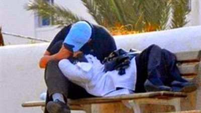 صورة لتبادل القبلات داخل الحرم الجامعي تثير القلق في المغرب