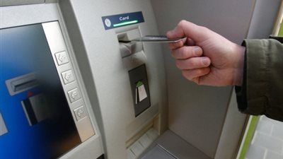 العاملون  بتعليم الأقصر يطالبون بزيادة منافذ الصرف الآلي