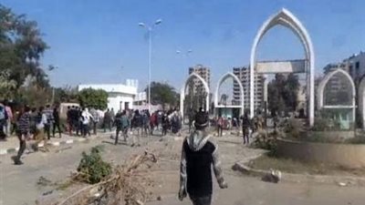 اشتباكات بين الأمن والطلاب أمام بوابة جامعة المنيا