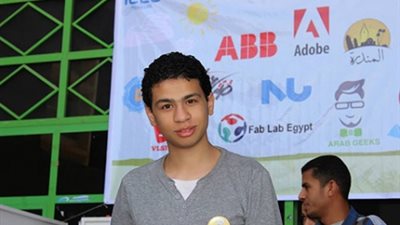 اتحاد الطلاب يطالب بالافراج عن طالب ثانوي محترع نظارة علاج الشلل الرباعي