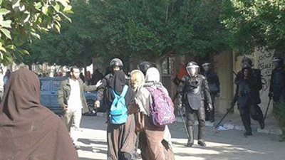 مظاهرة محدودة لطالبات الإخوان بالأزهر