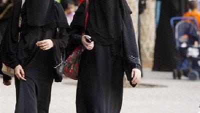 منتقبة تمتحن بدلا من شقيقتها في اسيوط