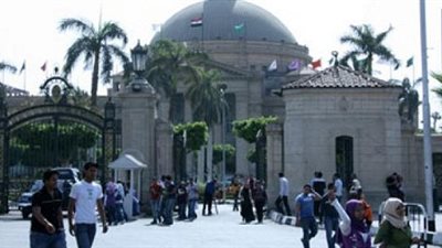 طلاب الاخوان ينظمون مظاهرة داخل كلية الهندسة