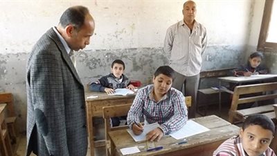 وكيل وزراة التربية التعليم بالفيوم يتفقد سير الامتحانات بمدارس المحافظة