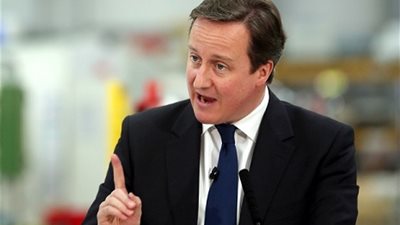 رئيس وزراء بريطانيا يعد بالقضاء على التطرف بمدارس بلاده